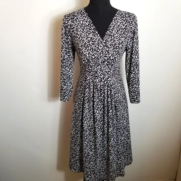 Motherhood Maternity | Dresses | Motherhood Maternity Blackwhite Print  Vneck Tie Back Midi Dress | Poshmark